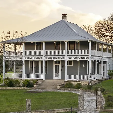 Kingsby Farmhouse - 1Br With 2 Queens & Mountain Views